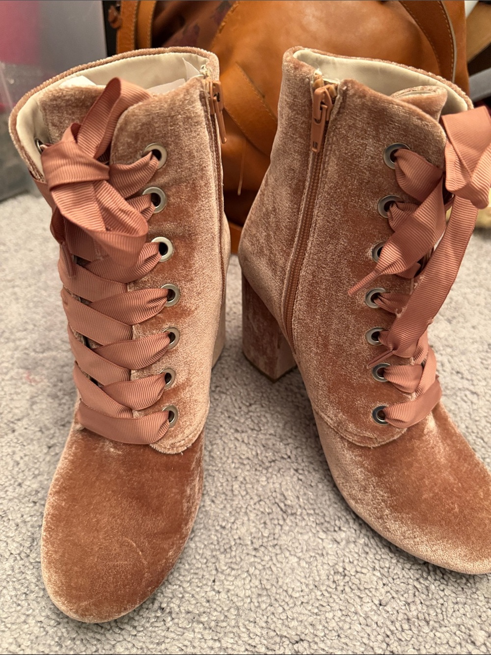 Reaction Kenneth Cole Sz 8 Women’s Velvet Lace-Up Ankle Boots - Blush